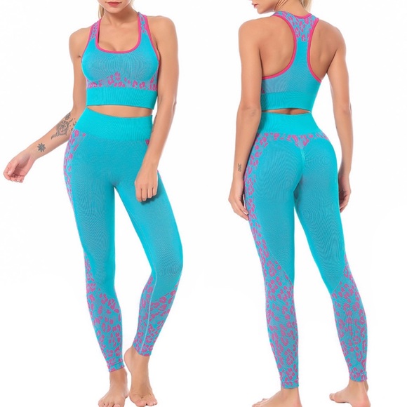 2 Piece Animal Print Seamless Yoga Set - Picture 1 of 9